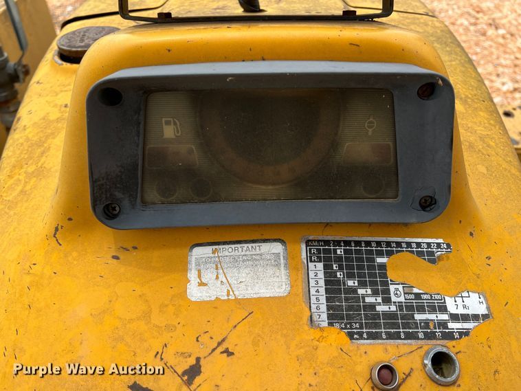 image for item LG9152 1985 Ford 7610  tractor