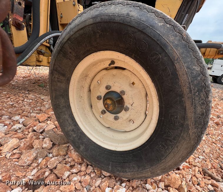 image for item LG9152 1985 Ford 7610  tractor