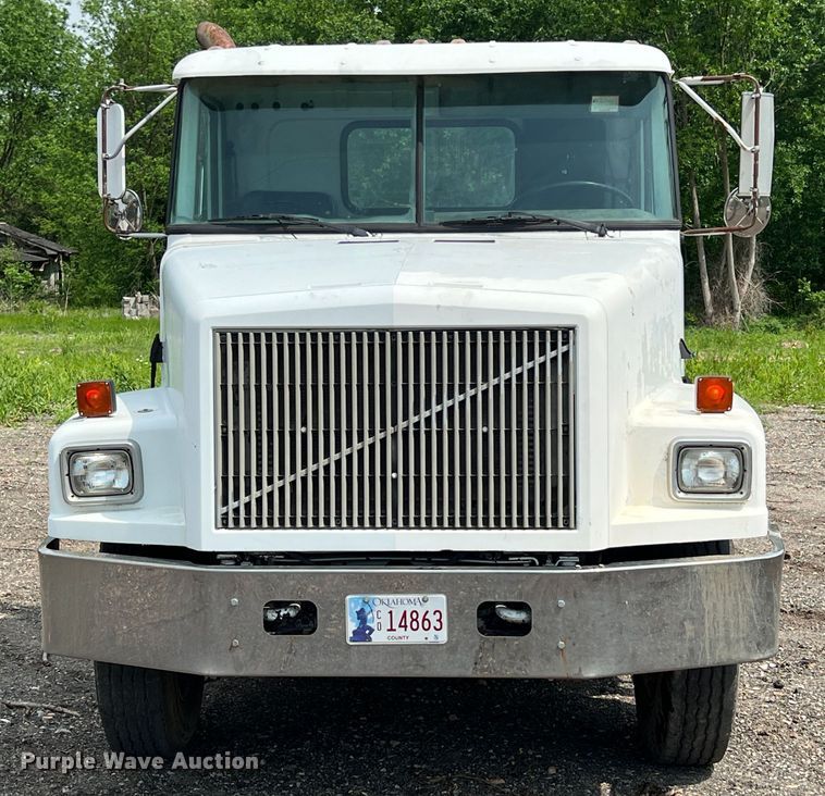 image for item LG9156 1994 White GMC WG Series  semi truck