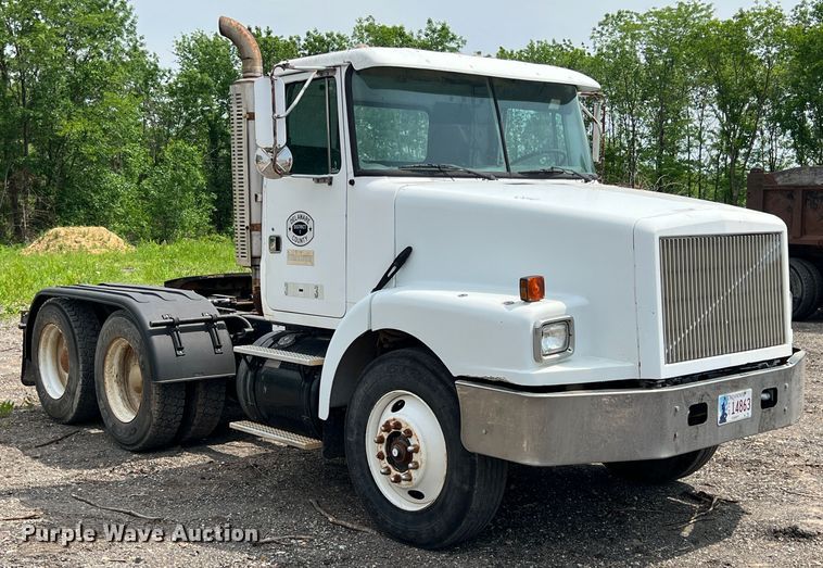 image for item LG9156 1994 White GMC WG Series  semi truck