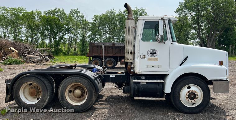image for item LG9156 1994 White GMC WG Series  semi truck