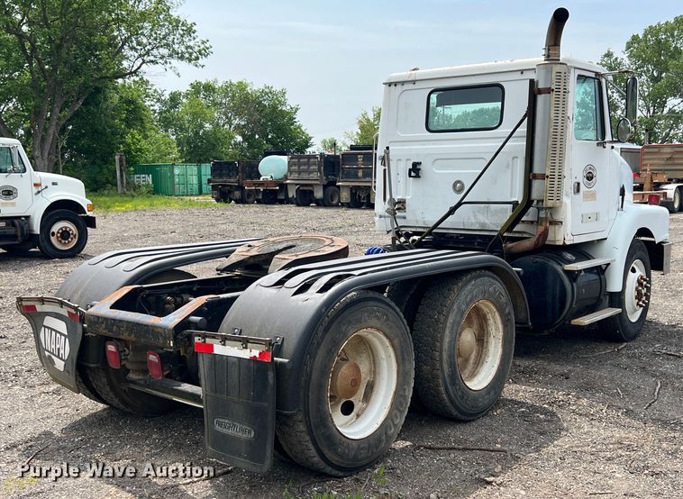 image for item LG9156 1994 White GMC WG Series  semi truck