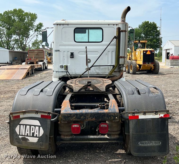 image for item LG9156 1994 White GMC WG Series  semi truck