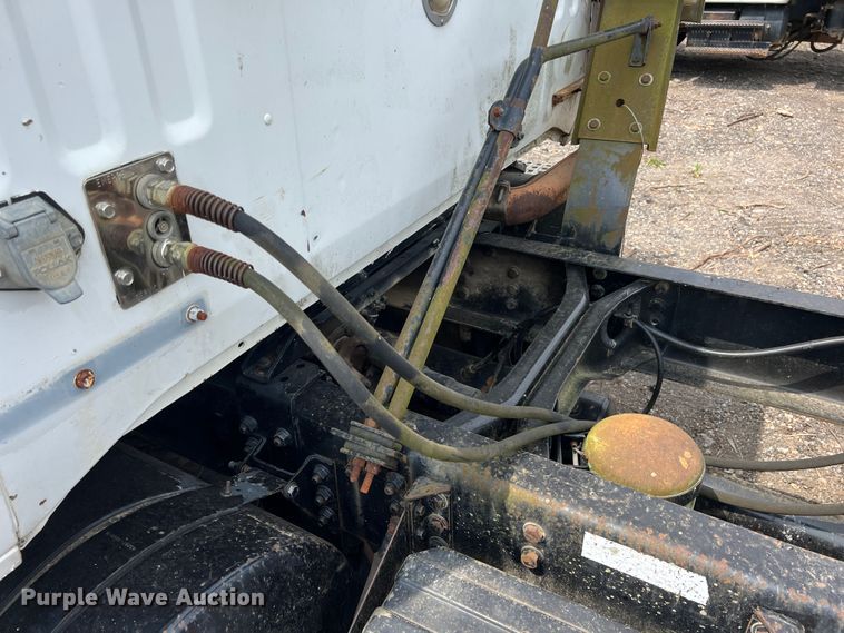 image for item LG9156 1994 White GMC WG Series  semi truck