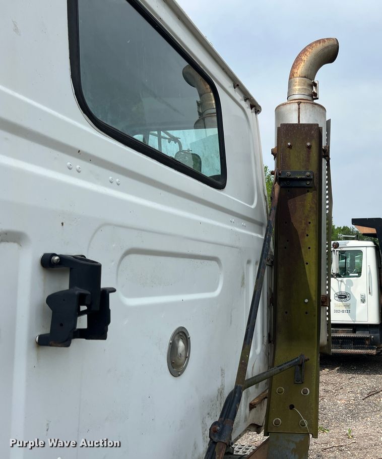 image for item LG9156 1994 White GMC WG Series  semi truck