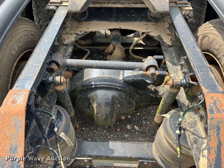 image for item LG9156 1994 White GMC WG Series  semi truck