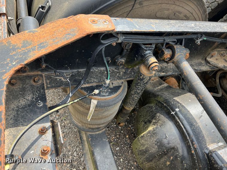 image for item LG9156 1994 White GMC WG Series  semi truck