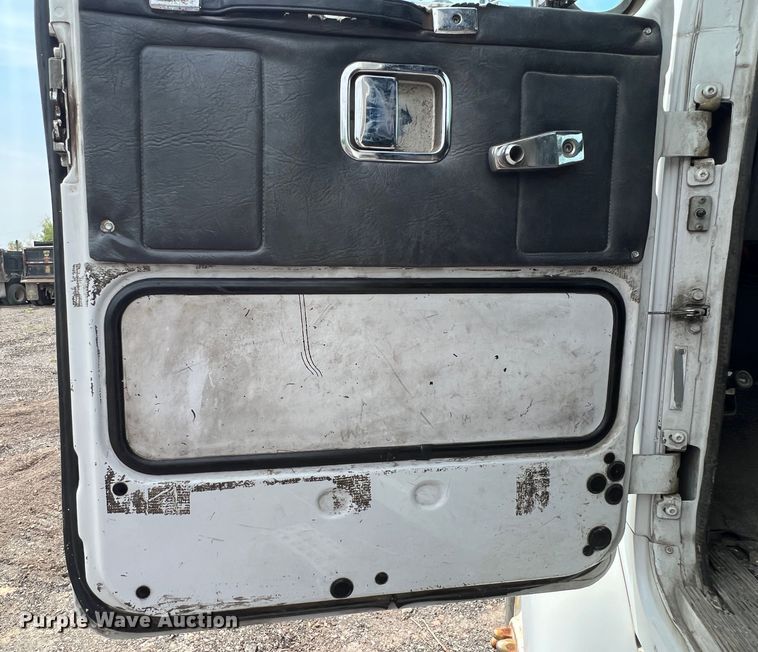 image for item LG9156 1994 White GMC WG Series  semi truck