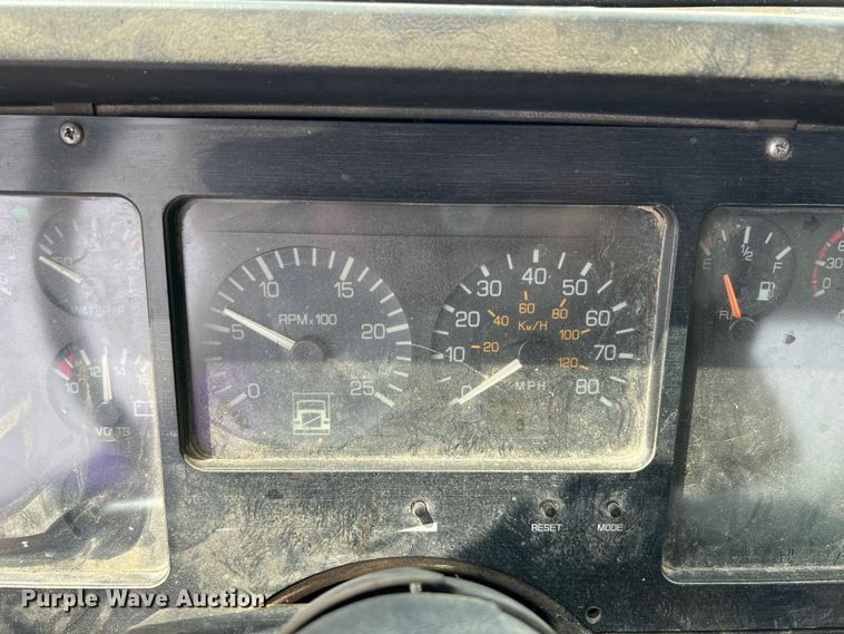 image for item LG9156 1994 White GMC WG Series  semi truck