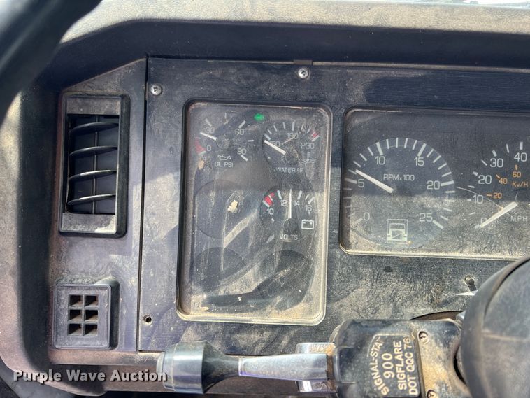 image for item LG9156 1994 White GMC WG Series  semi truck