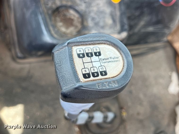 image for item LG9156 1994 White GMC WG Series  semi truck