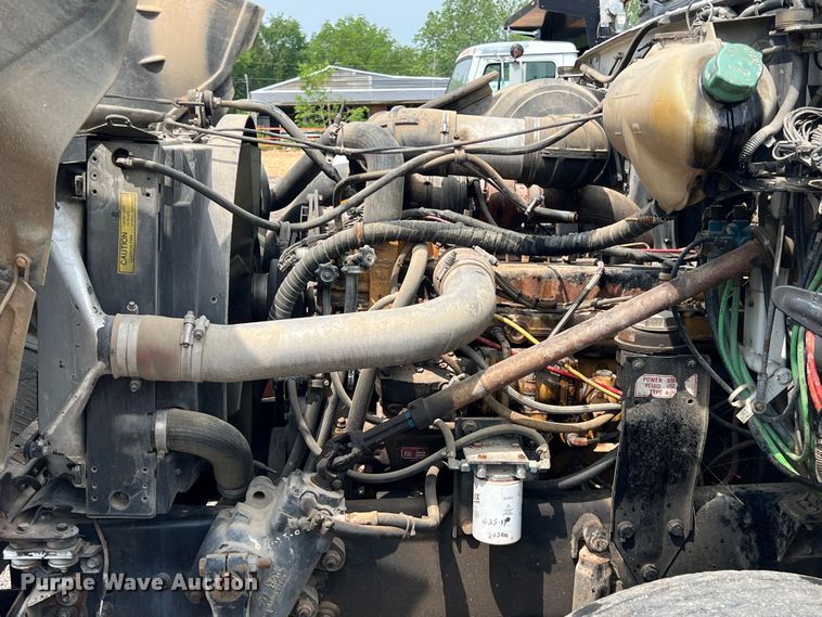 image for item LG9156 1994 White GMC WG Series  semi truck