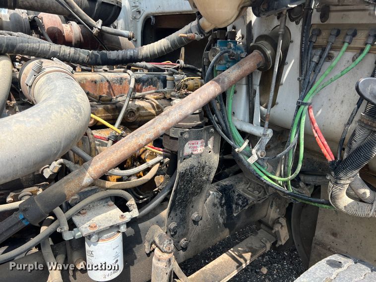 image for item LG9156 1994 White GMC WG Series  semi truck