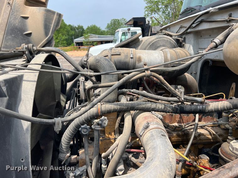 image for item LG9156 1994 White GMC WG Series  semi truck