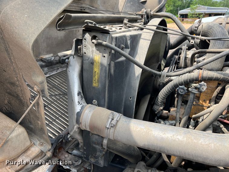 image for item LG9156 1994 White GMC WG Series  semi truck