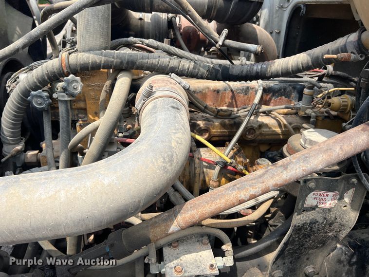 image for item LG9156 1994 White GMC WG Series  semi truck