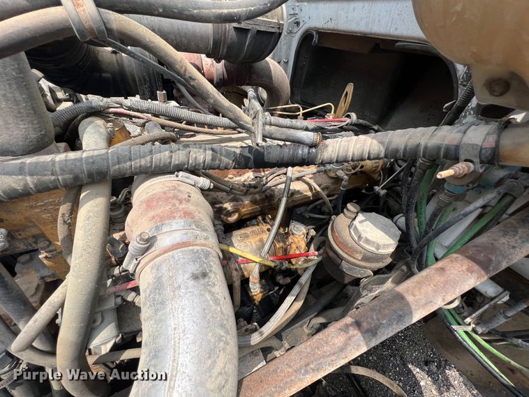 image for item LG9156 1994 White GMC WG Series  semi truck