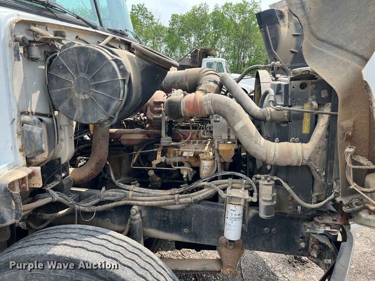 image for item LG9156 1994 White GMC WG Series  semi truck