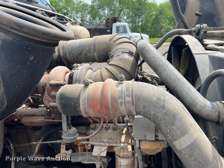 image for item LG9156 1994 White GMC WG Series  semi truck