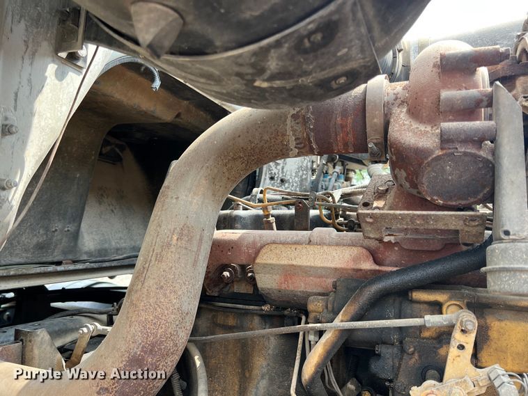 image for item LG9156 1994 White GMC WG Series  semi truck