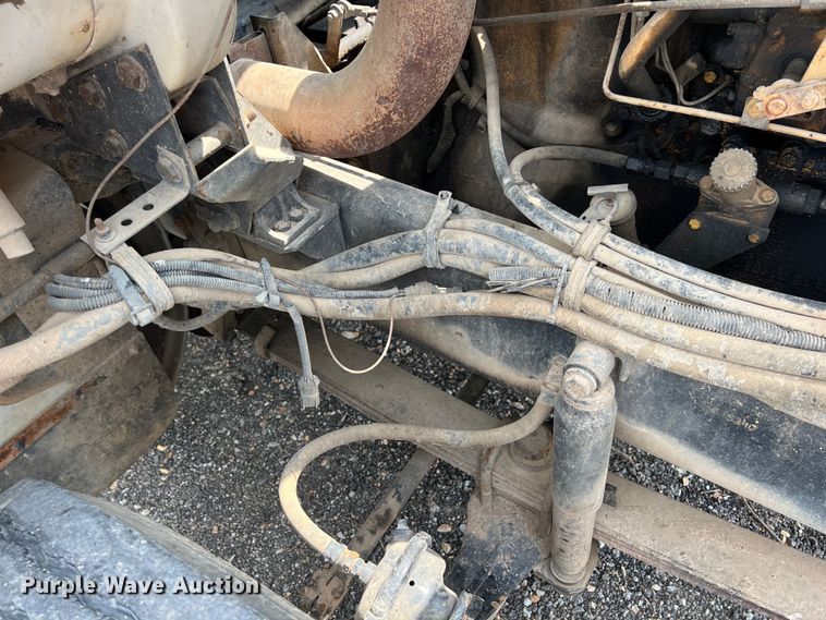 image for item LG9156 1994 White GMC WG Series  semi truck