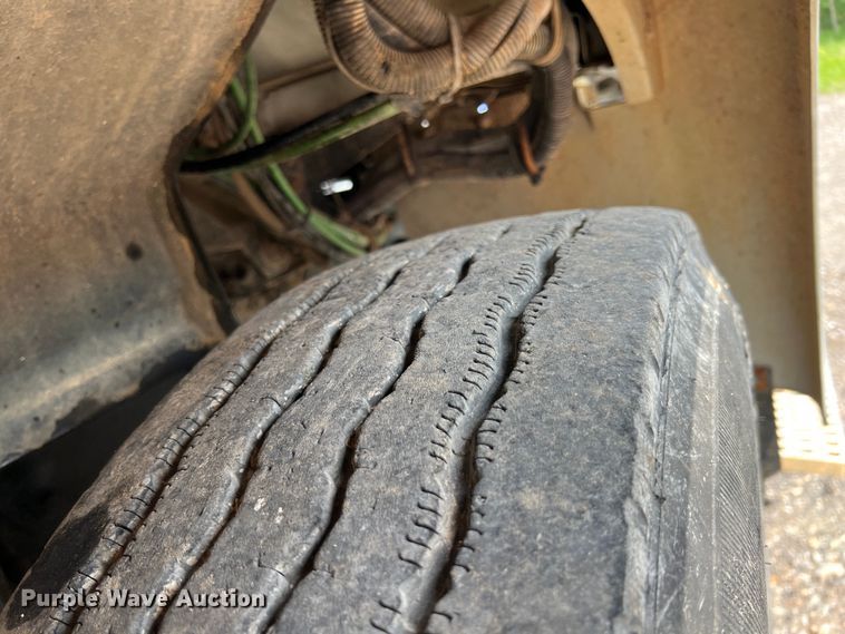 image for item LG9156 1994 White GMC WG Series  semi truck