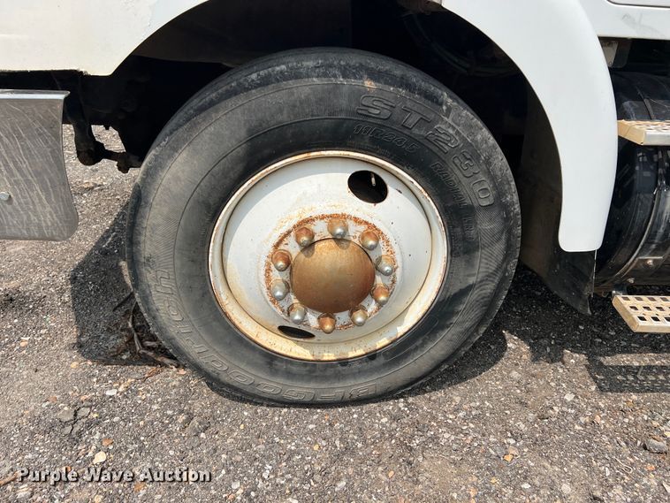 image for item LG9156 1994 White GMC WG Series  semi truck