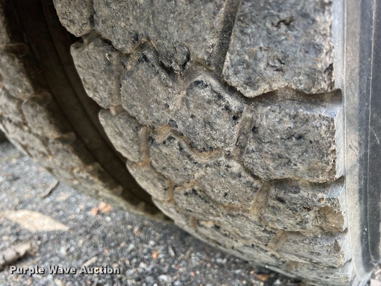 image for item LG9156 1994 White GMC WG Series  semi truck