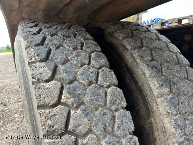 image for item LG9156 1994 White GMC WG Series  semi truck