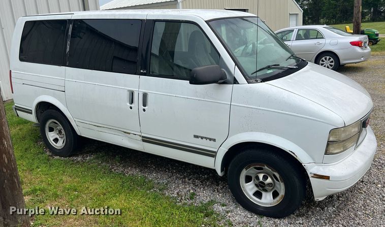 image for item LG9161 1998 GMC Safari  van