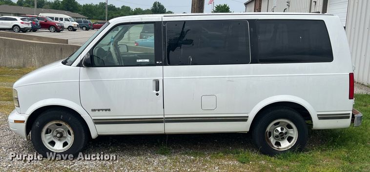 image for item LG9161 1998 GMC Safari  van