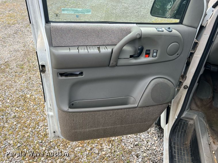 image for item LG9161 1998 GMC Safari  van