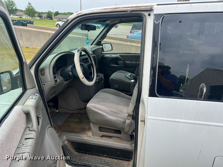 image for item LG9161 1998 GMC Safari  van