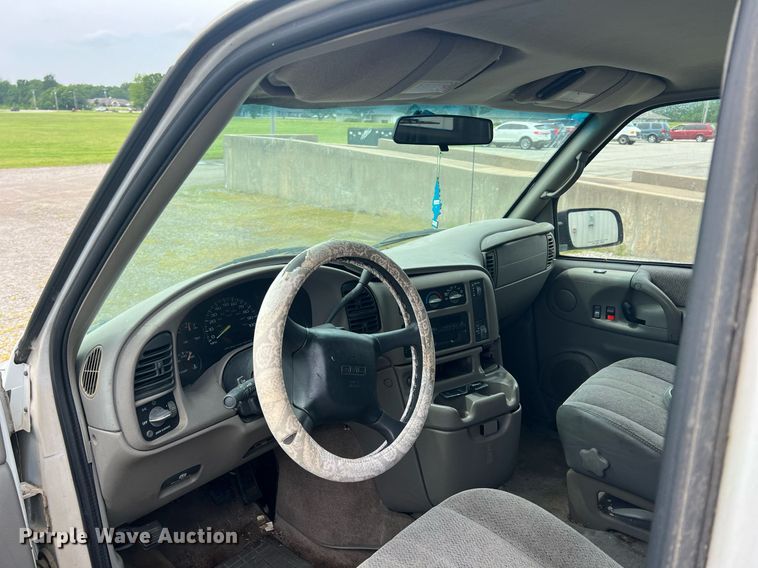 image for item LG9161 1998 GMC Safari  van