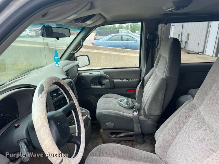 image for item LG9161 1998 GMC Safari  van