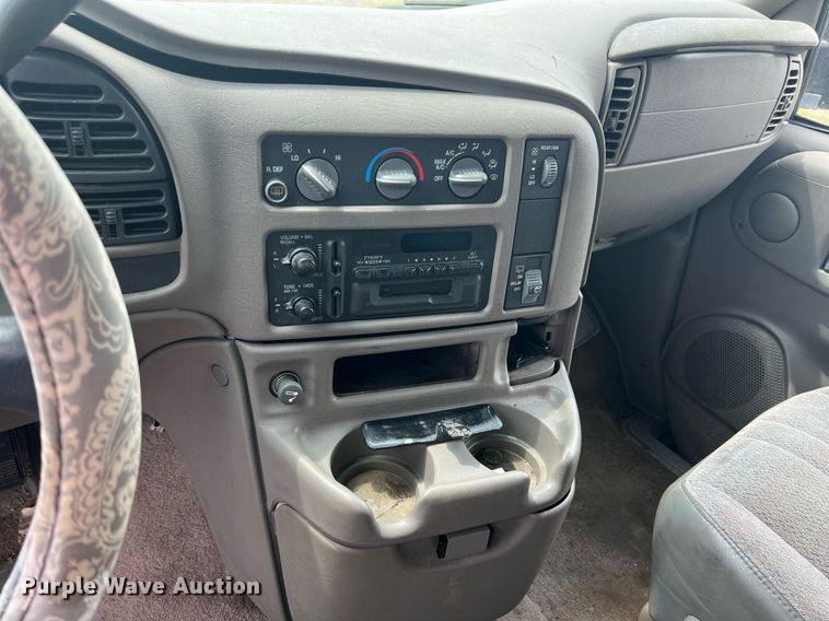 image for item LG9161 1998 GMC Safari  van