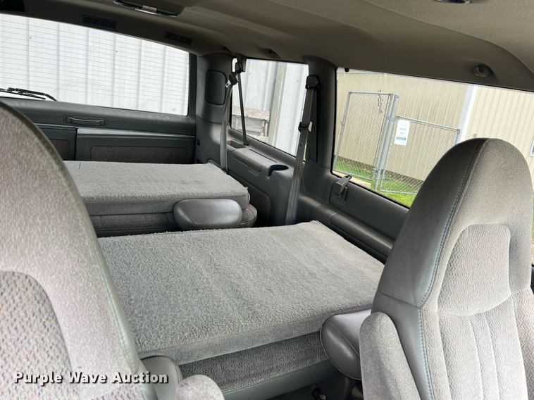 image for item LG9161 1998 GMC Safari  van