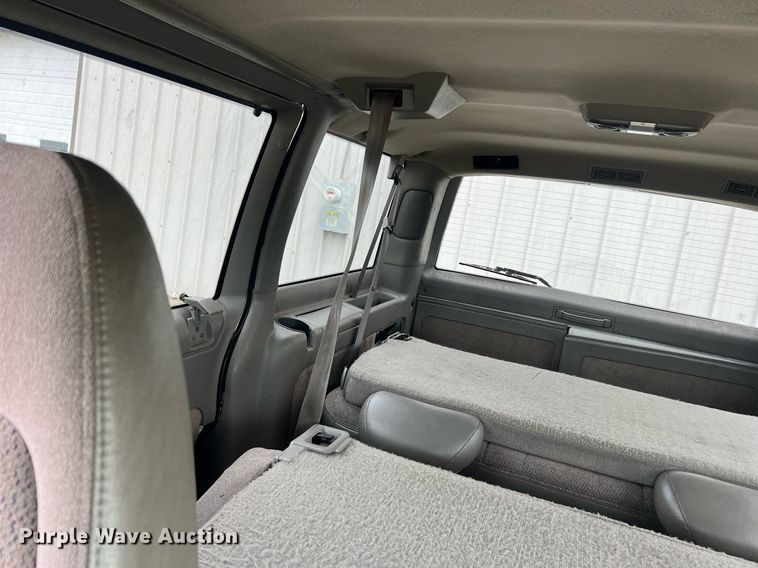 image for item LG9161 1998 GMC Safari  van