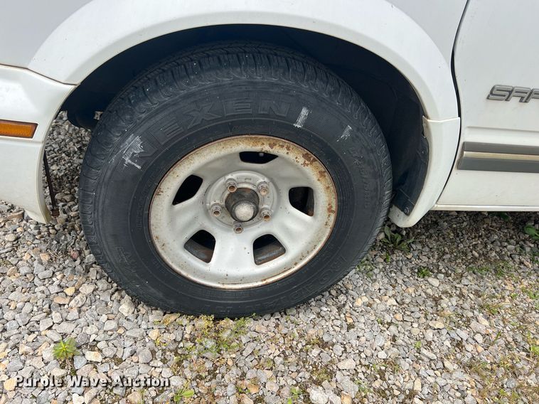 image for item LG9161 1998 GMC Safari  van