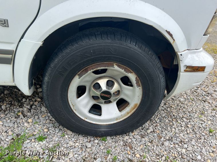 image for item LG9161 1998 GMC Safari  van