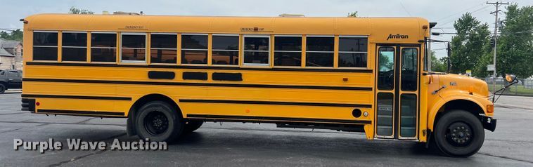 image for item LG9165 1997 International 3800  school bus