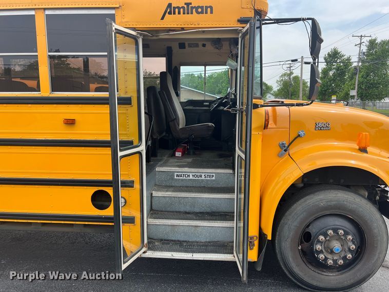 image for item LG9165 1997 International 3800  school bus