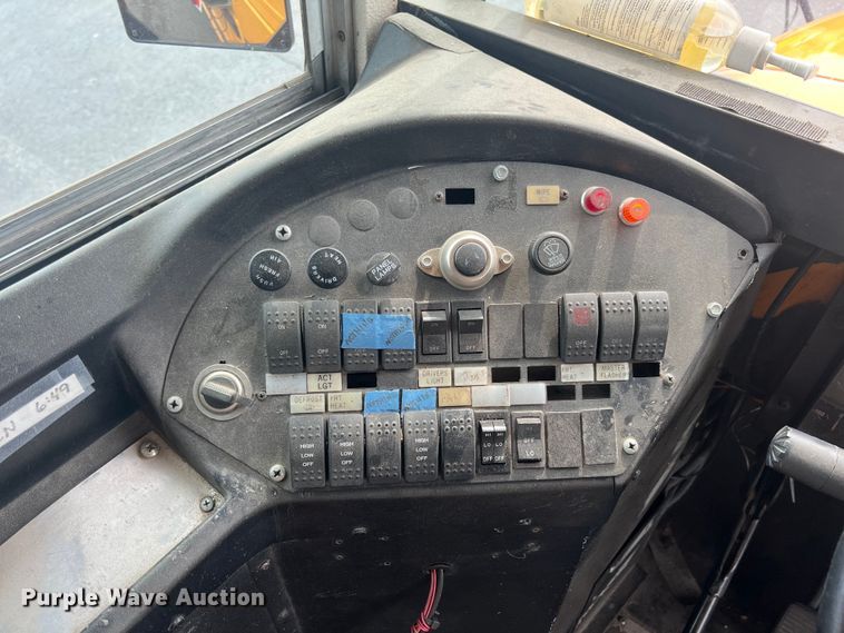 image for item LG9165 1997 International 3800  school bus