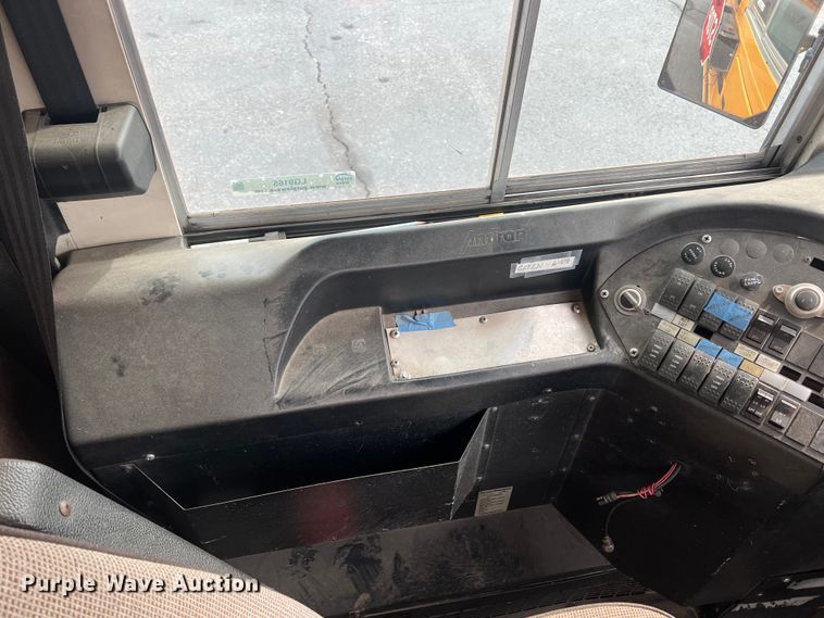 image for item LG9165 1997 International 3800  school bus