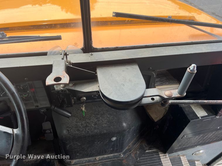 image for item LG9165 1997 International 3800  school bus