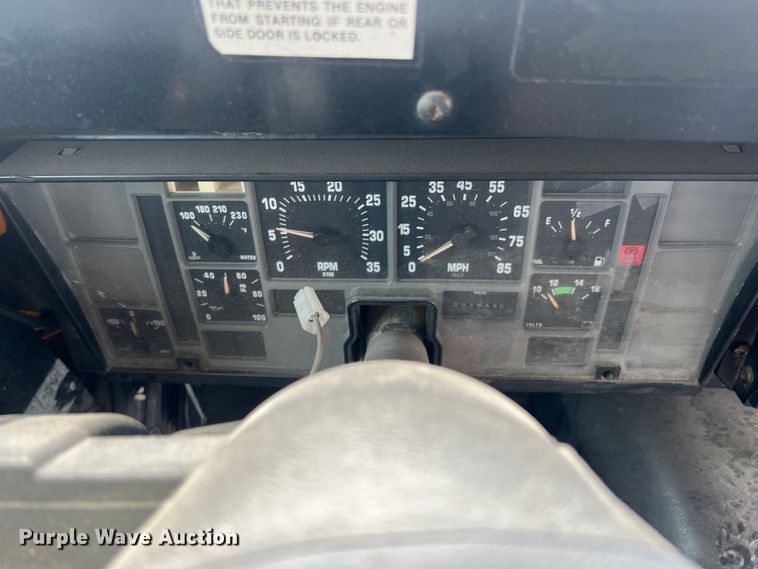 image for item LG9165 1997 International 3800  school bus