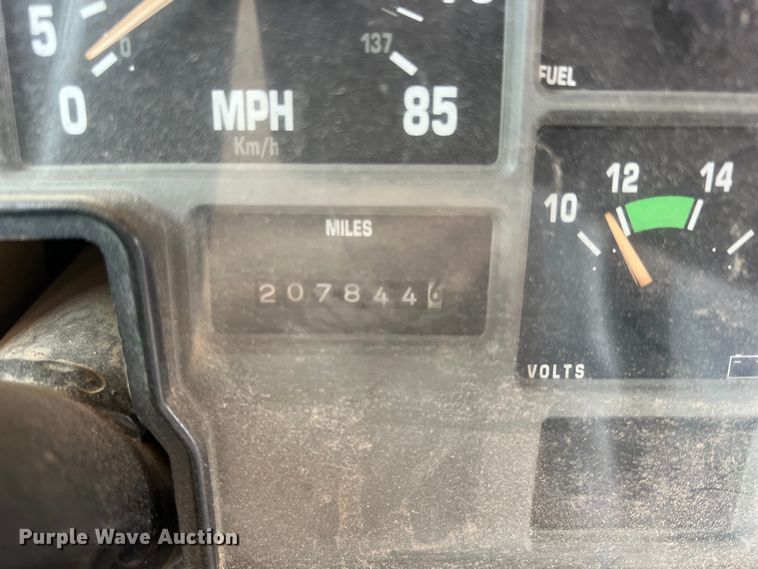 image for item LG9165 1997 International 3800  school bus