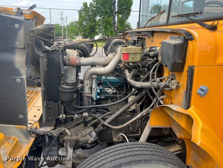 image for item LG9165 1997 International 3800  school bus