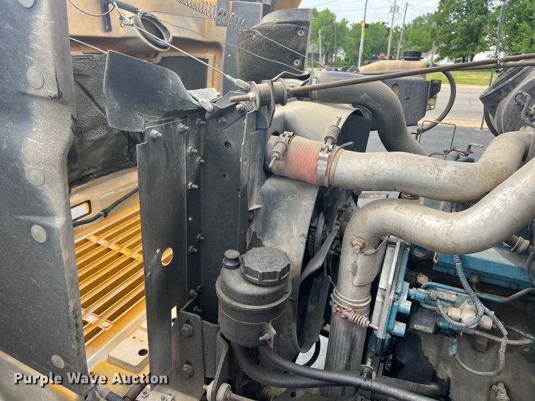 image for item LG9165 1997 International 3800  school bus