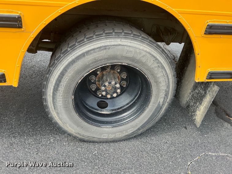 image for item LG9165 1997 International 3800  school bus